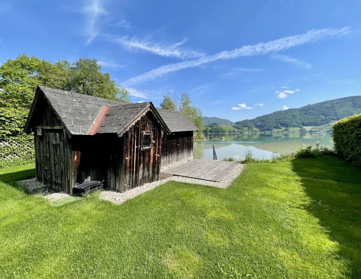 Luxus-Triplex-Townhouse am Mondsee mit Seegrund: Neubau Erstbezug mit 6,5 Zimmern, Lift, Garten und Terrassen