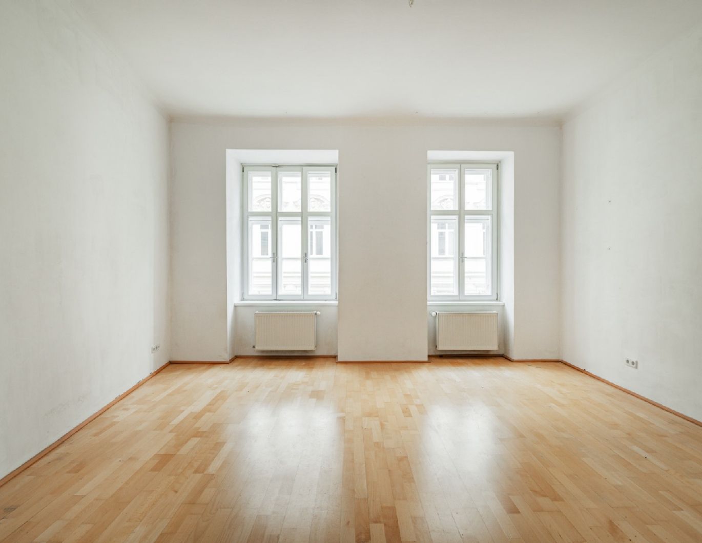 Sanierte 2-Zimmer-Wohnung in charmantem Stilaltbau in Bestlage des 5. Bezirks