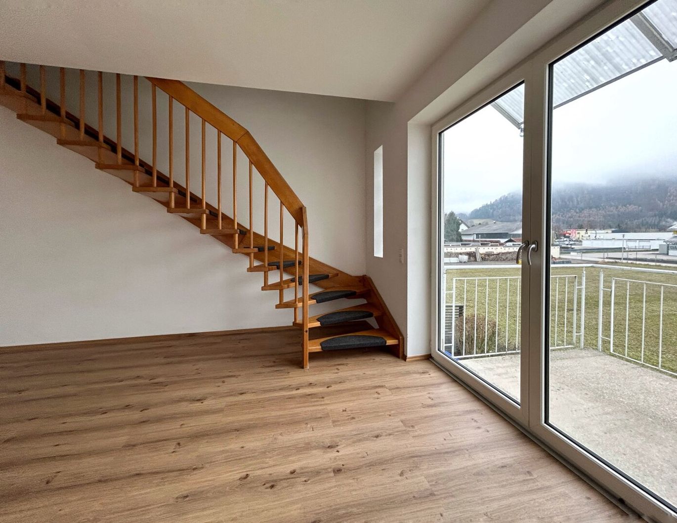 3 ZIMMER BALKONWOHNUNG IN MICHELDORF MIT GARAGE UND KÜCHE