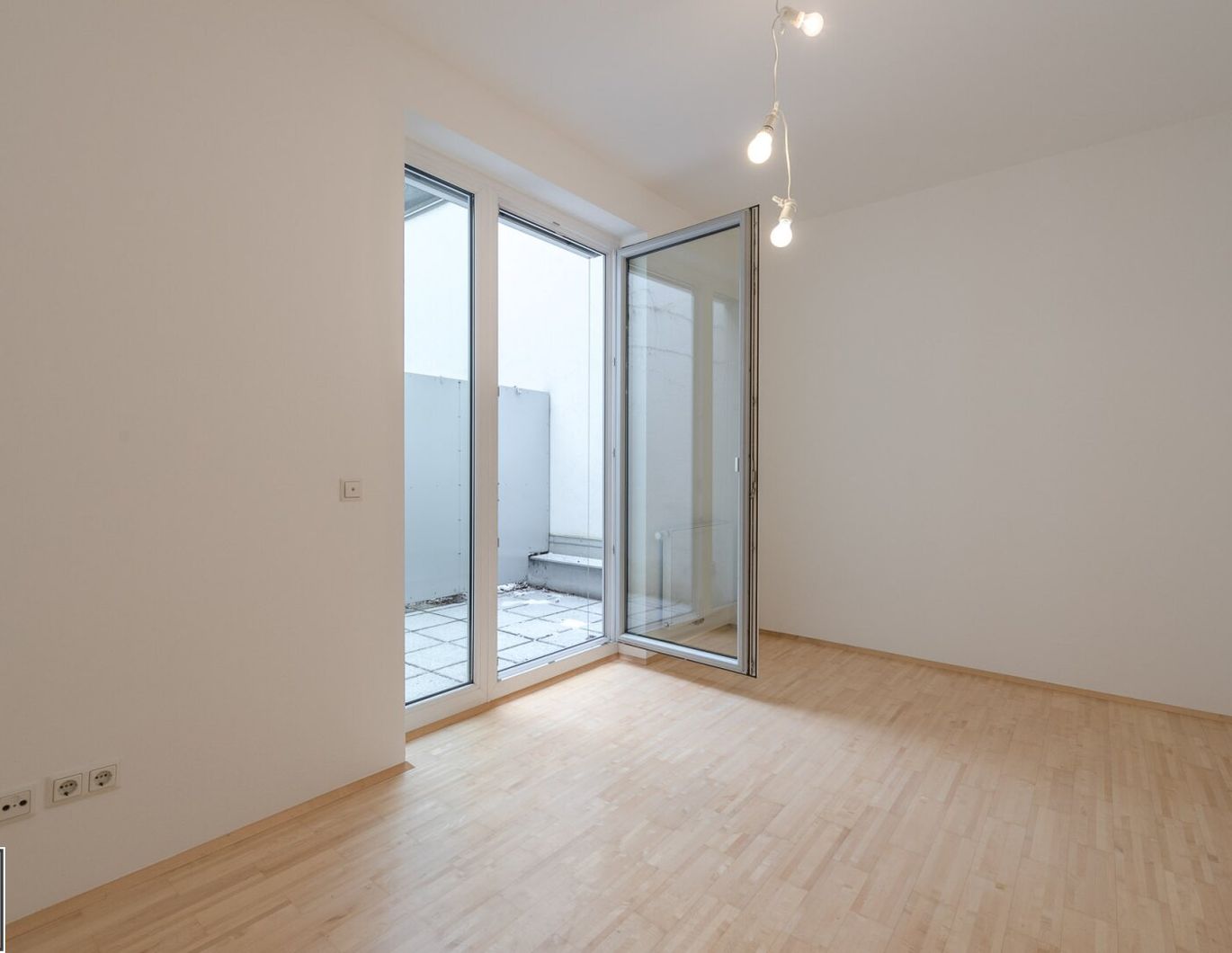 Gemütliche, ruhige 2-Zimmer Neubauwohnung mit Innenhof-Terrasse in beliebter Lage -nähe zur U6 & Mariahilfer Straße!