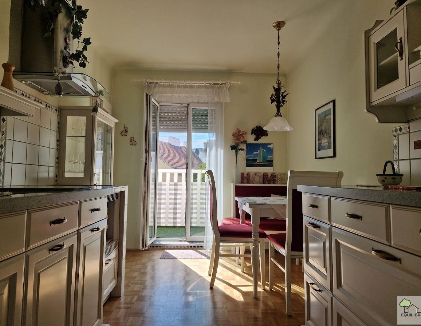 DIREKT BEIM AUGARTEN - Entzückende BALKON-Wohnung mit hochwertiger Ausstattung und LIFT