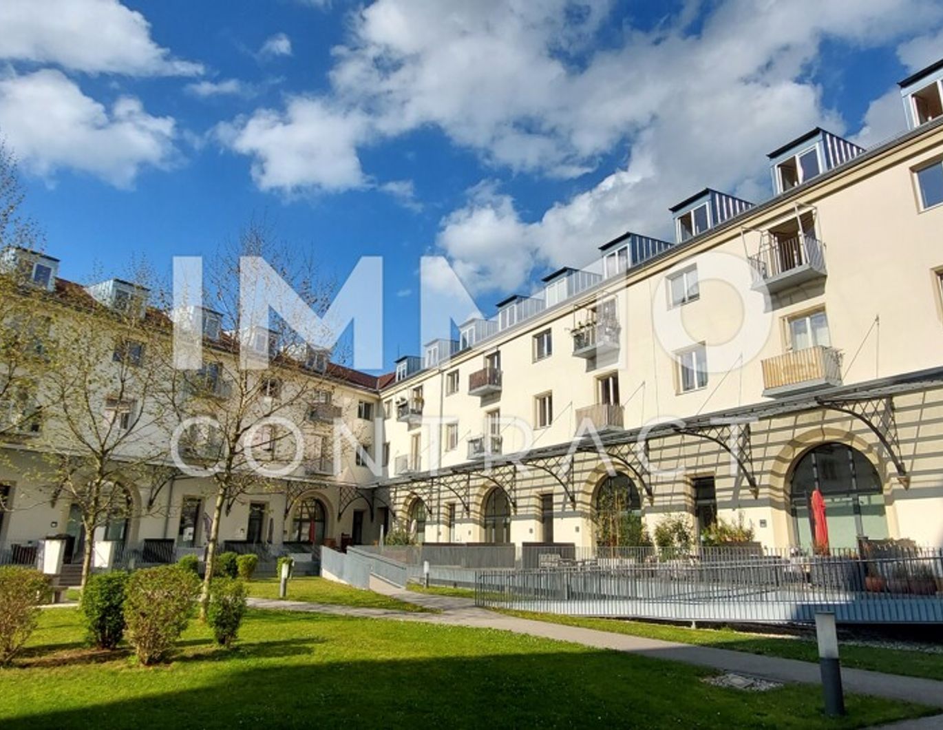 Elegante 3 Zimmer Maisonette mit Balkon in der Zollamtstraße 7 zu vermieten (inkl. Fernwärme-Akonto)