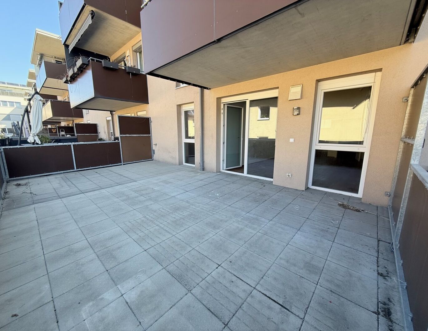 Traumhafte 3-Zimmer-Terrassenwohnung mit 2 Stellplätzen und Lift zu vermieten