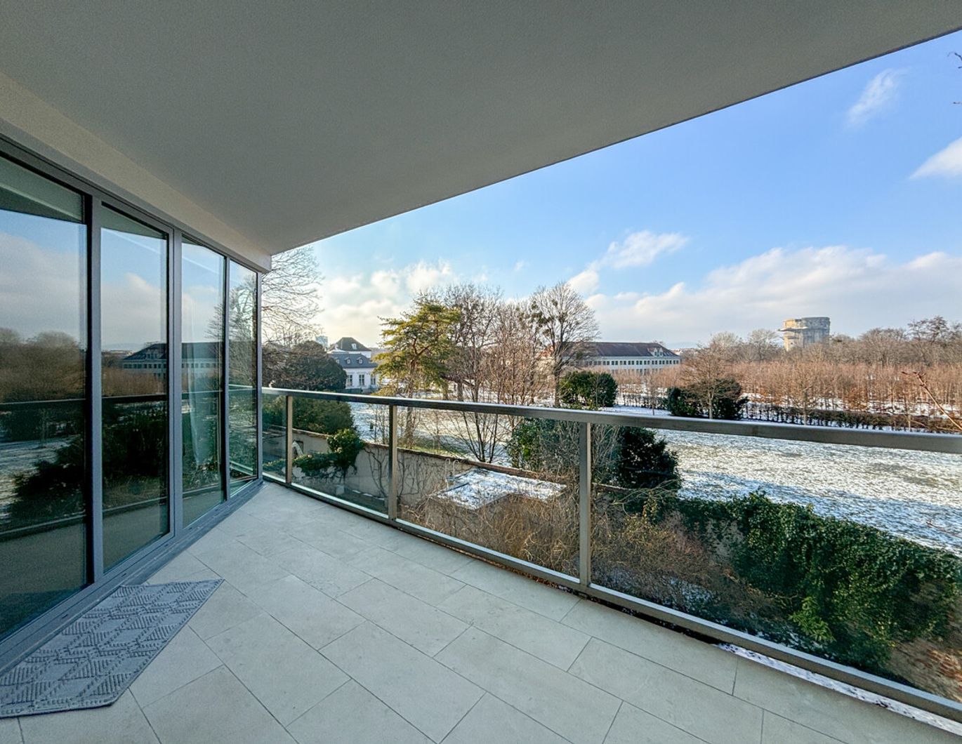 4-Zimmer-Wohnung mit Loggia und einzigartigem Parkblick