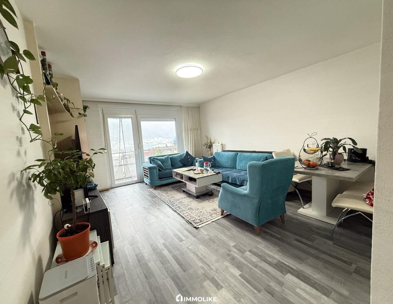 Wohnen mit Aussicht: Zentrale 3-Zimmer-Wohnung mit Balkon, Lift & Traumblick auf Gmunden und den Traunsee - provisionsfrei