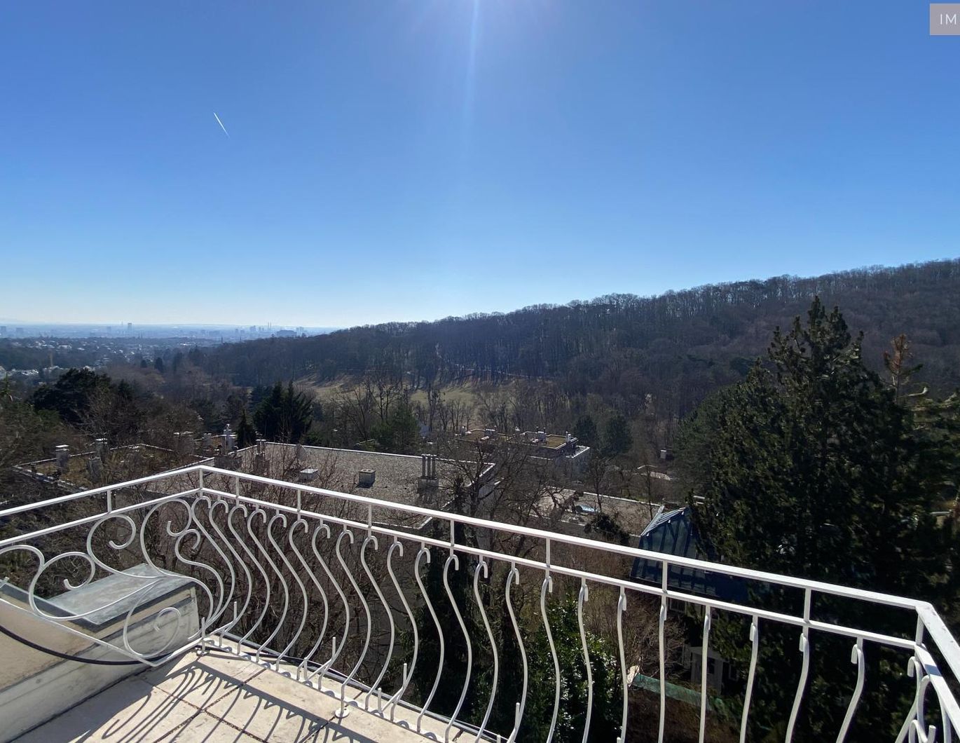 Living on Top: Exklusive Dachgeschoss Wohnung mit Panoramablick über Wien.