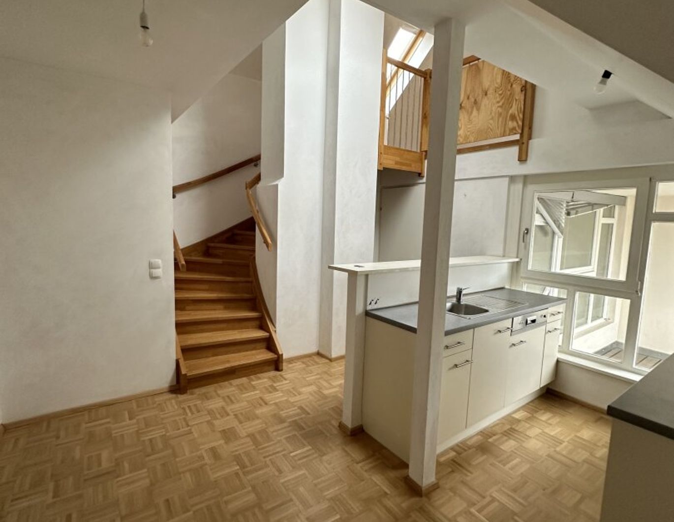 Helle 2-Zimmerwohnung mit Galerie in zentraler Lage