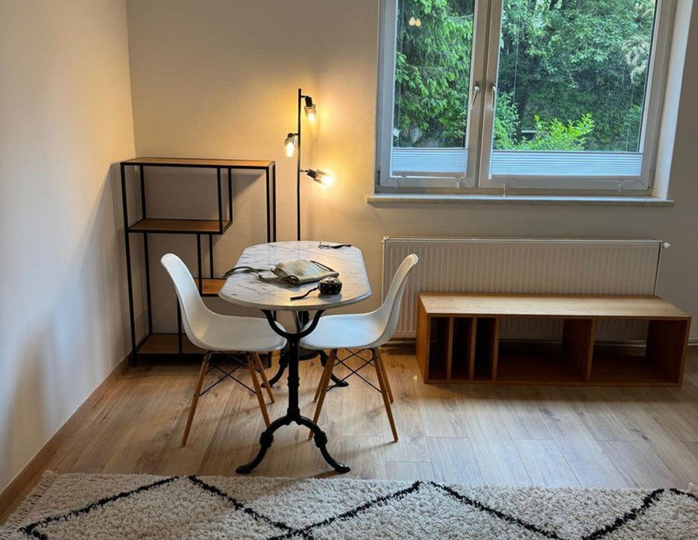 Frisch sanierte Innenhof Garconniere mit Gartenblick beim Yppenplatz