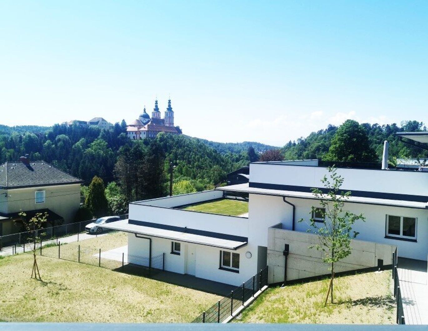 Erstbezug Nähe LKH: Luxuriöse 3-Zimmer-Wohnung mit Blick zur Mariatroster Basilika - bezugsbereit! SONDERAKTION: 35 % Anzahlung - Restbetrag in 5 Jahren!