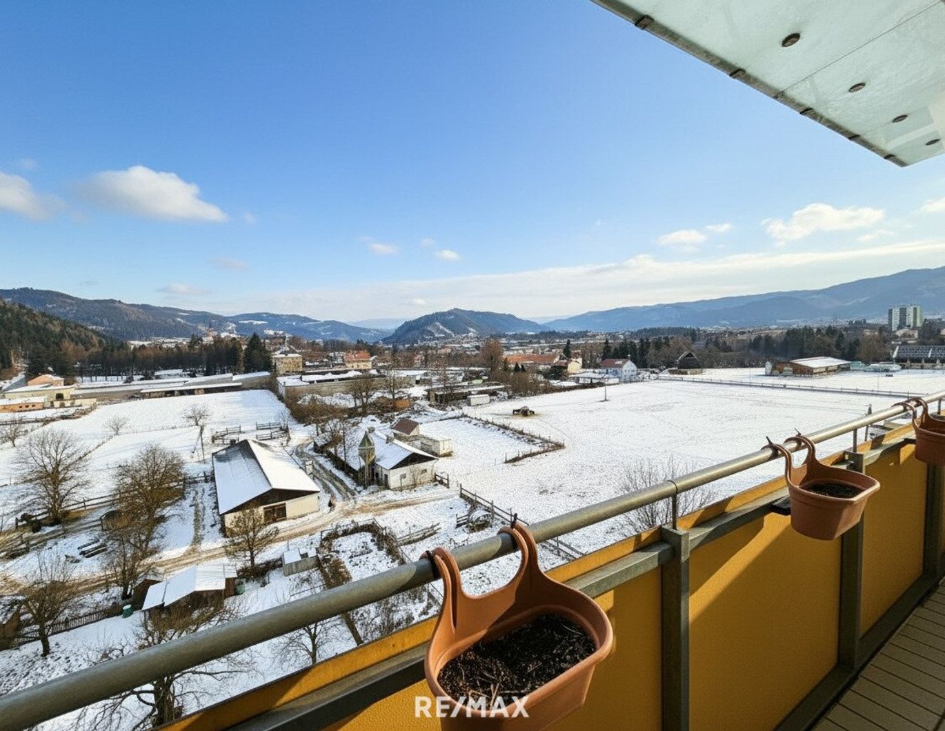 3-Zimmerwohnung mit Loggia und herrlicher Aussicht - sofort beziehbar