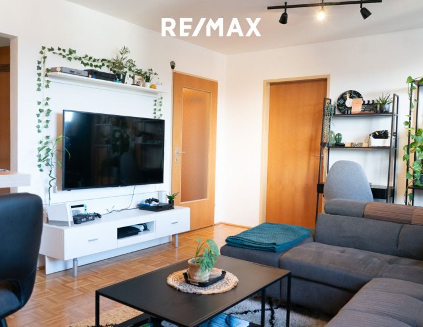 Helle Eigentumswohnung mit Balkon und Gartenausblick