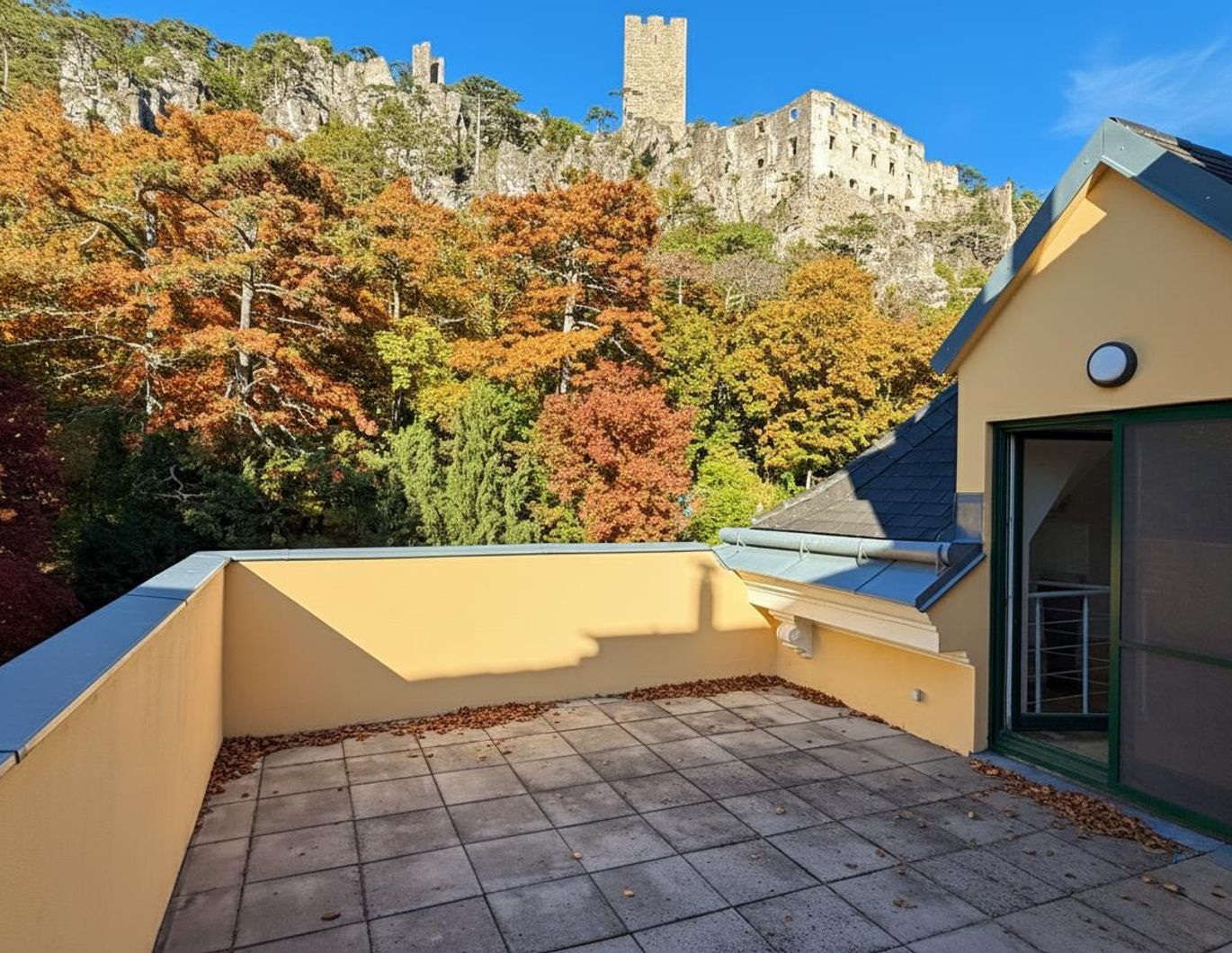 Aktion: Provisionsfrei! Dachterrasse mit Blick auf die Burgruine Rauhenstein | Wohnung verteilt auf 2 Ebenen I Lift I Stellplatz