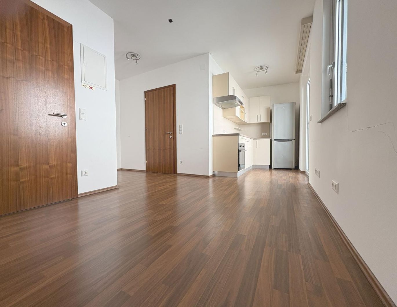 GEMÜTLICHE 1-ZIMMER-WOHNUNG MIT GROßEM BALKON