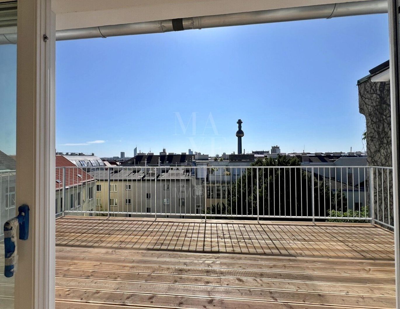 ERSTBEZUG! helle, klimatisierte Dachgeschoßwohnung mit großer Terrasse
