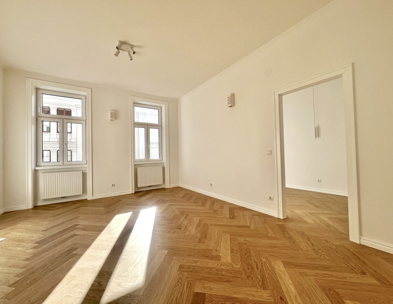 Erstbezug: helle Altbauwohnung mit gutem Grundriss!