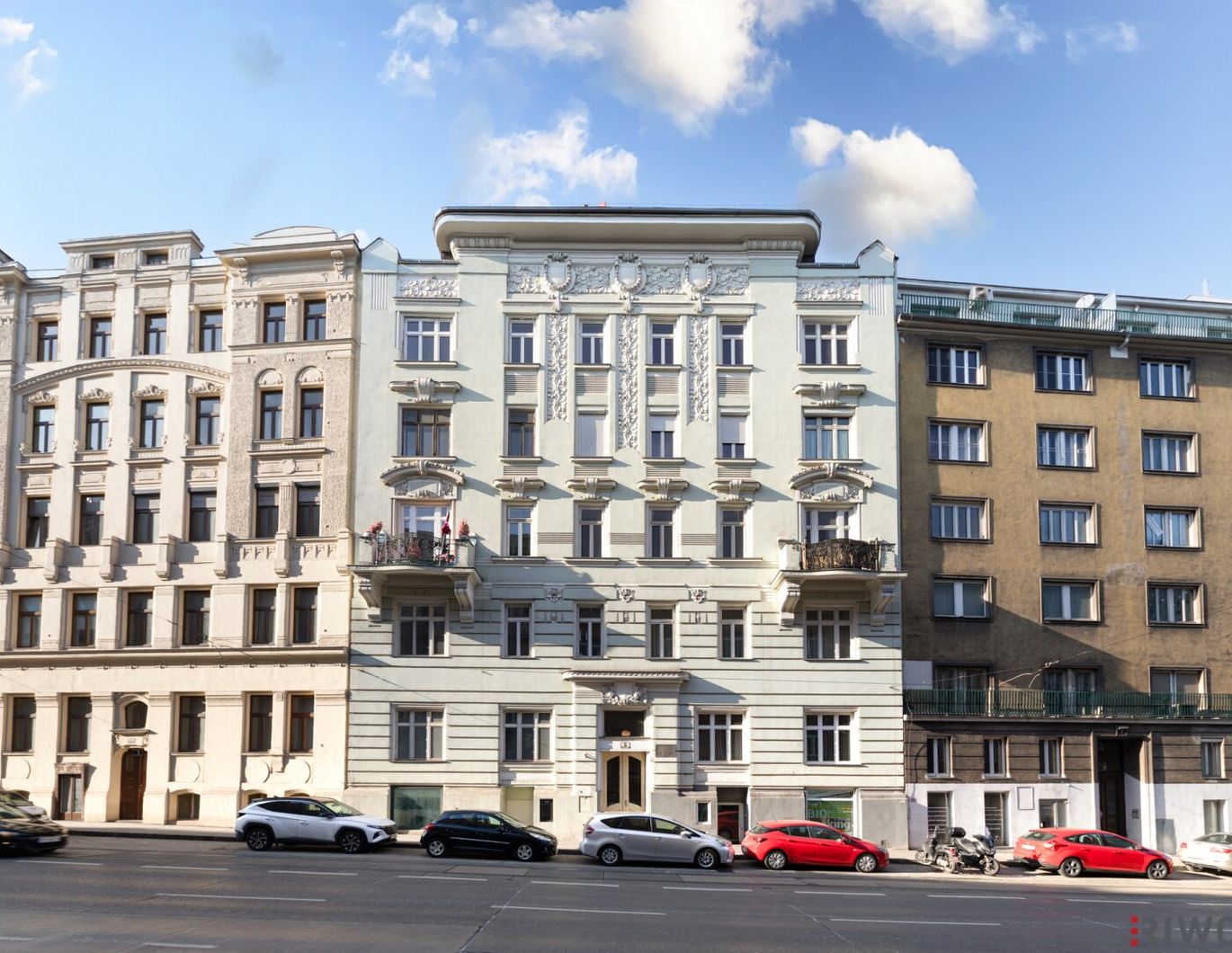 Altbauwohnung mit Innenhof-Loggia und Potenzial zur 4-Zimmer-Wohnung | Ideal auch zur WG-Nutzung | Nähe U4/U6, Währinger Park, Donaukanal