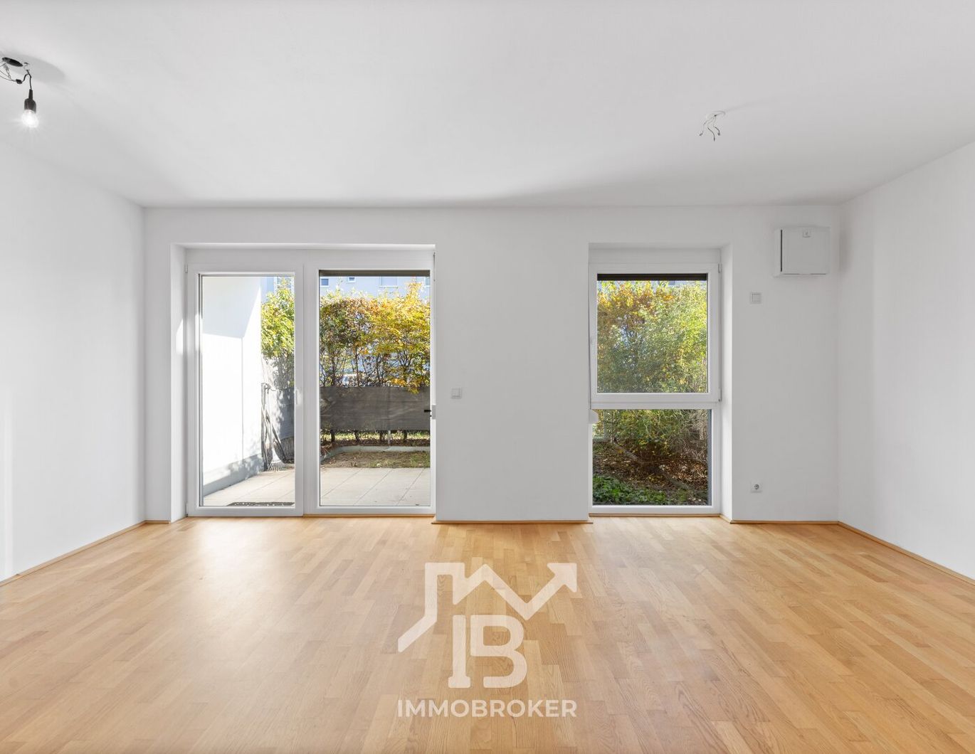 Moderne, großzügige Gartenwohnung mit Tiefgaragen-Stellplatz