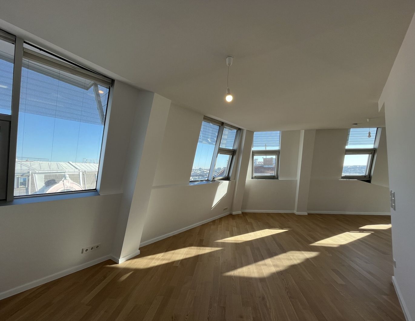 Traumhafte Dachgeschoßwohnung mit herrlichem Ausblick- zu mieten in 1060 Wien