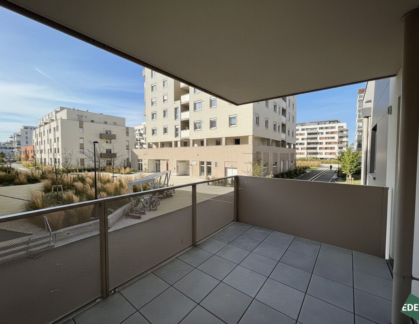 Attraktive 2-Zimmer-Wohnung mit Balkon nahe U1 - ideal für Paare oder Singles