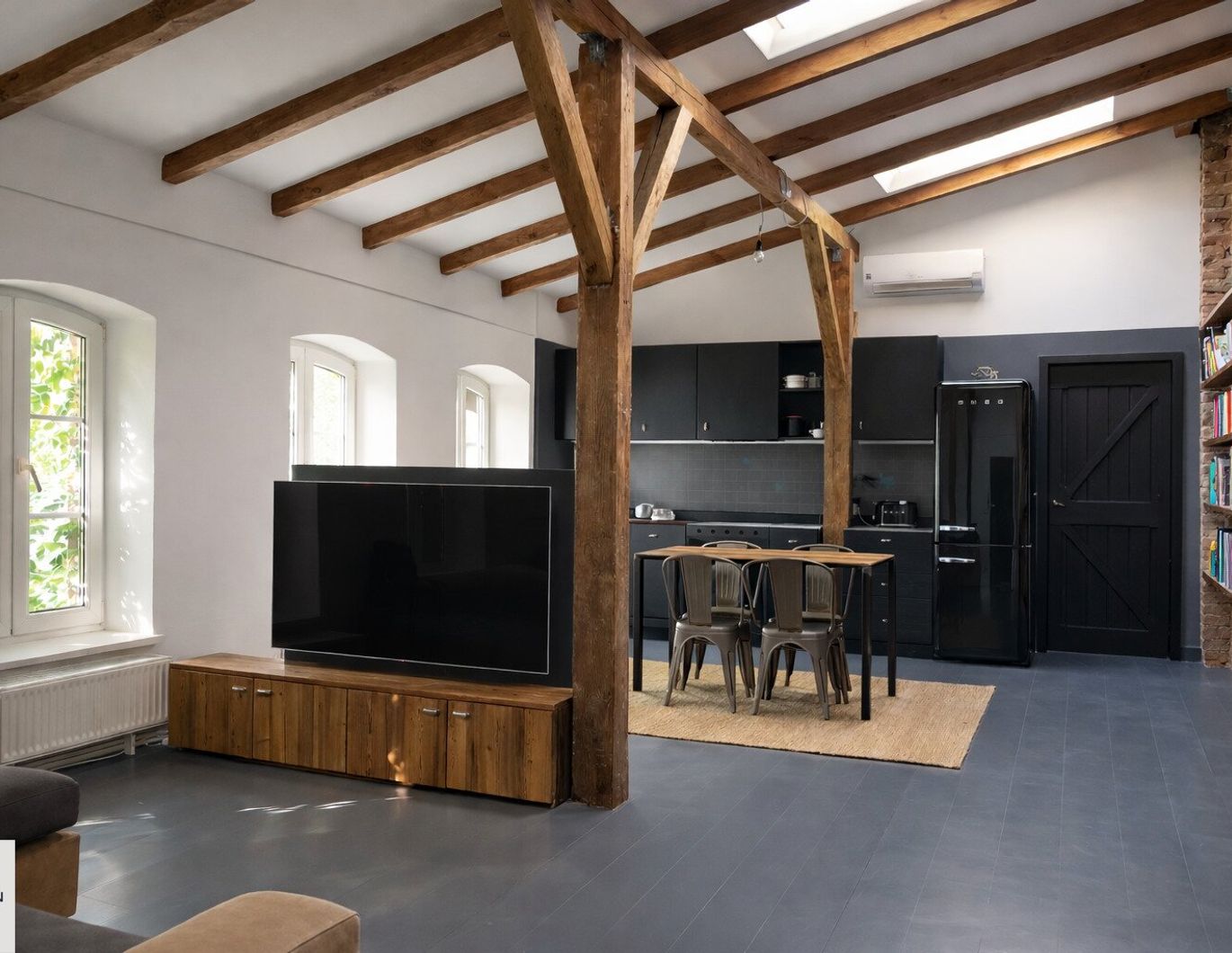 Gräfekiez: Charakterstarke Remise mit Balkendecke