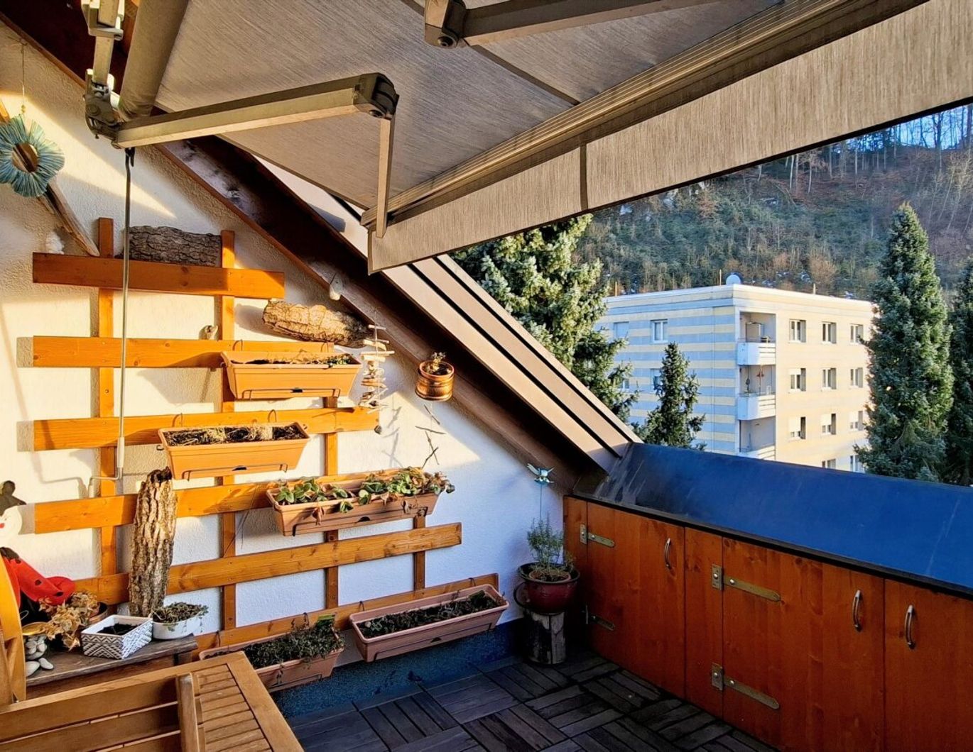 Traumhafte zweigeschossige Dachwohnung in Götzis mit Galerie, Terrasse und TG Platz - tolles Wohnerlebnis pur!