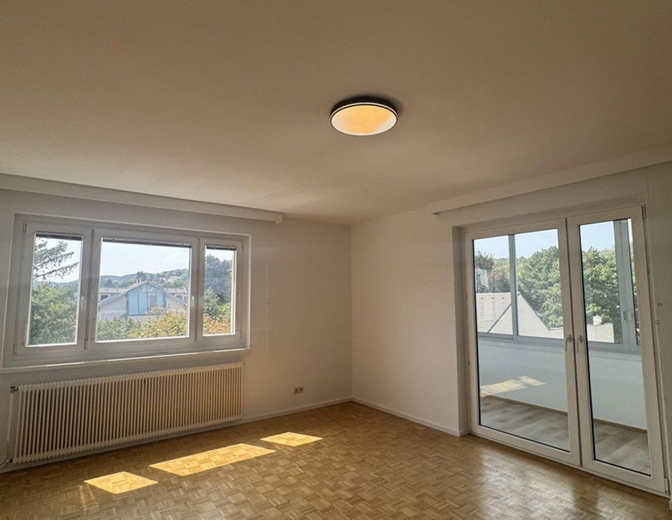 Frisch sanierte 2- Zimmer - Wohnung mit traumhafter verglaster Loggia