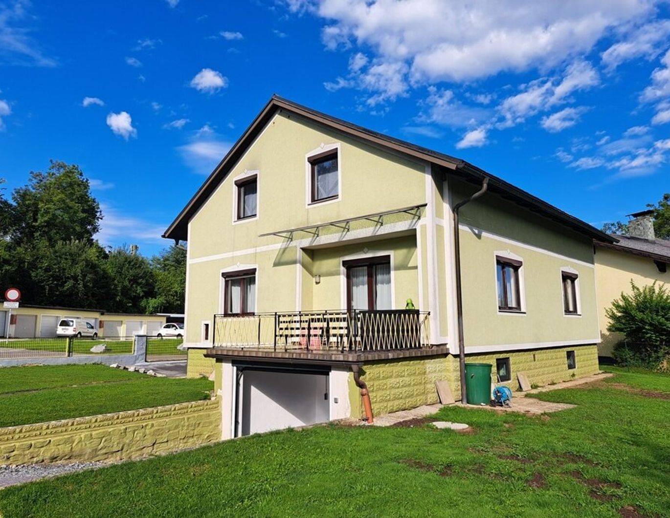 Geräumiges Ein- oder Zweifamilienhaus in sonniger und ruhiger Wohnlage