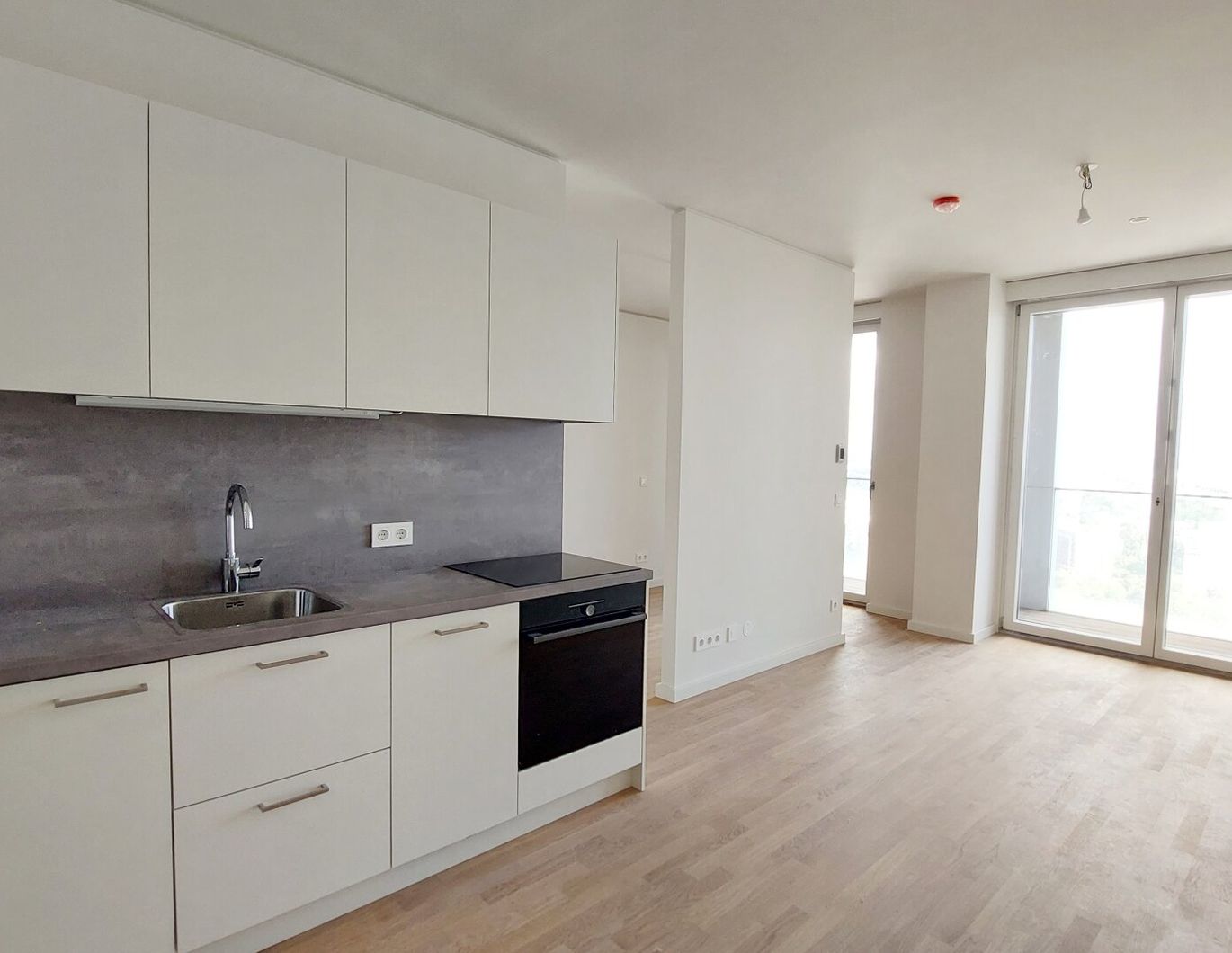 1,5-Zi.-Erstbezug mit Loggia & Rooftop Spa | TOWER HOMES