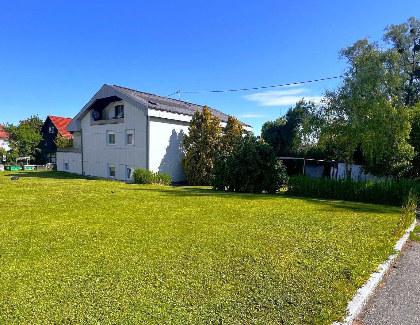 GROSSES WOHN- / GESCHÄFTSHAUS mit angebauter Halle
