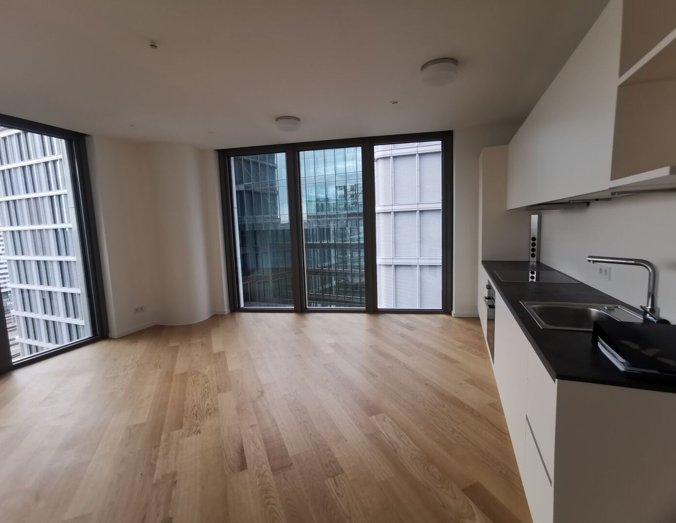 Moderne 3 Zimmer mit Balkon und vielen Extras im Haus!