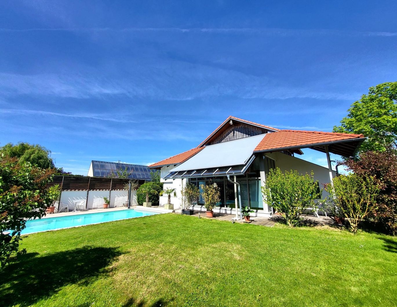 Mediterraner Wohntraum mit Pool, Galerie und Ausbaupotenzial