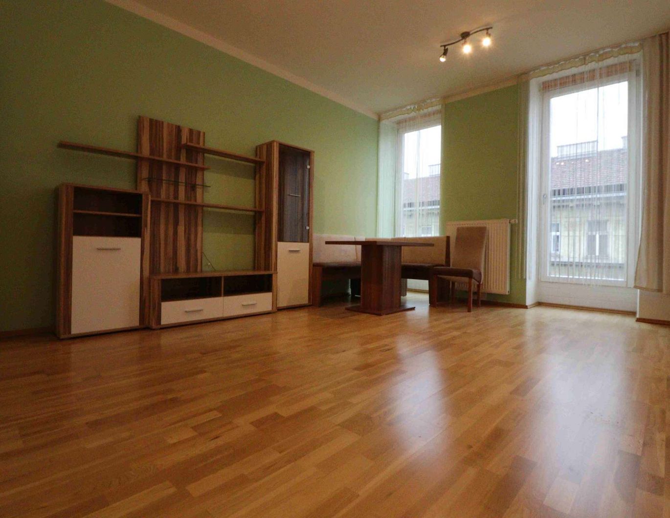 Zimmerwohnung, unbefristet, Anfrage bitte per MAIL!