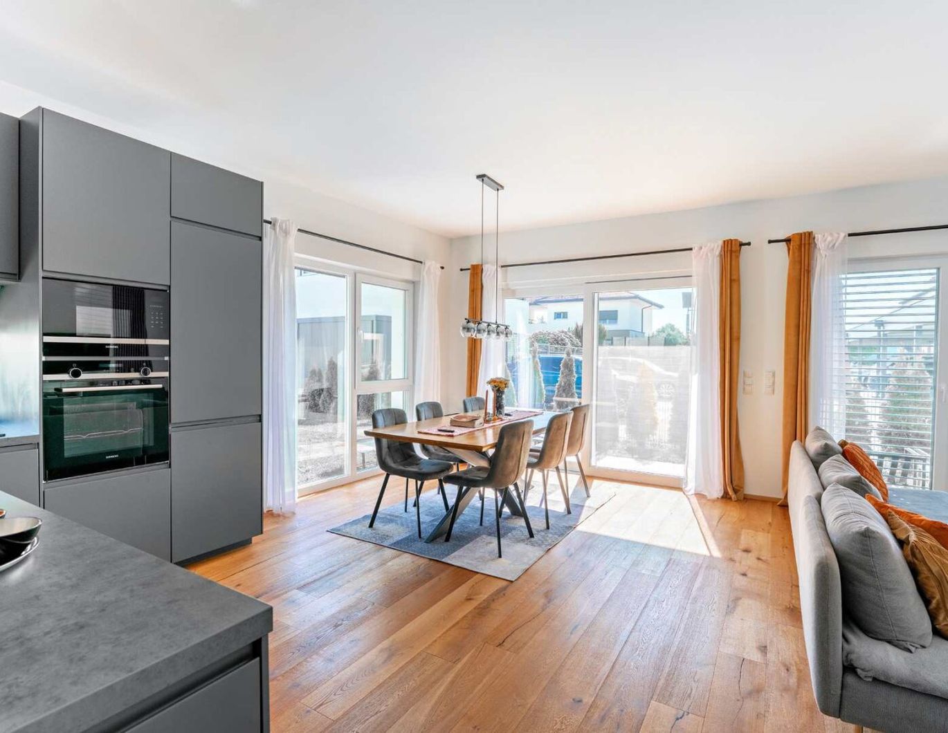 Neuwertiges Reihenhaus mit Garten, hochwertiger Ausstattung und Finanzierungsservice