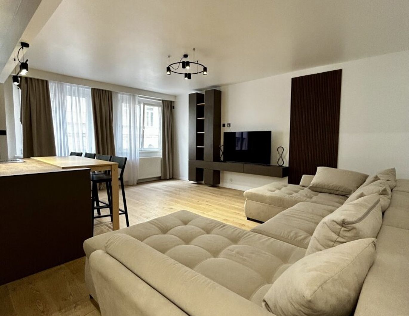 Erstbezug - Komplett möblierte 3-Zimmer-Wohnung in Bestlage der Landstraße