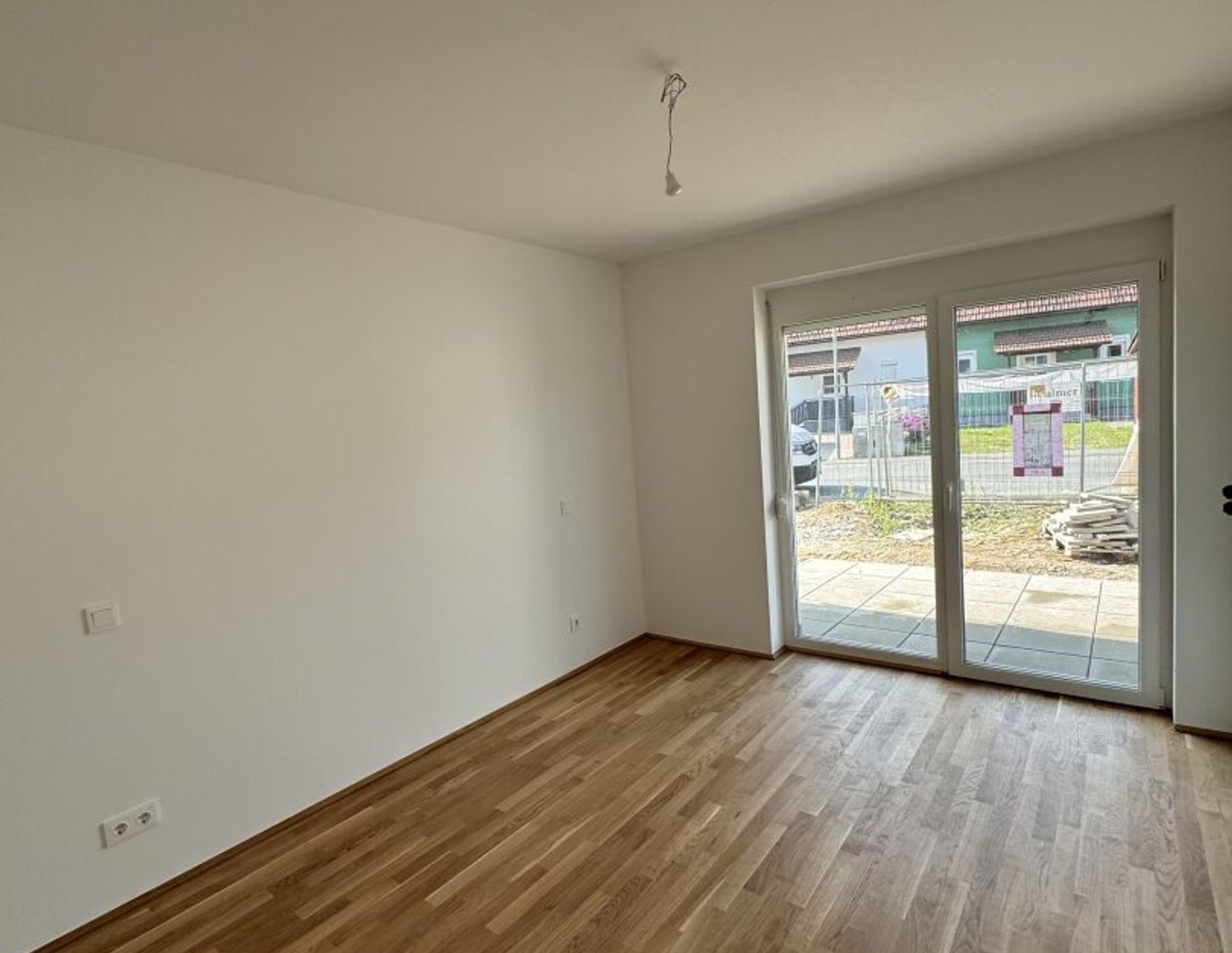ZWEITBEZUG 2-Zimmer-Wohnung mit herrlichem Gartenbereich Richtung Süden und Doppeltiefgaragenparkplatz