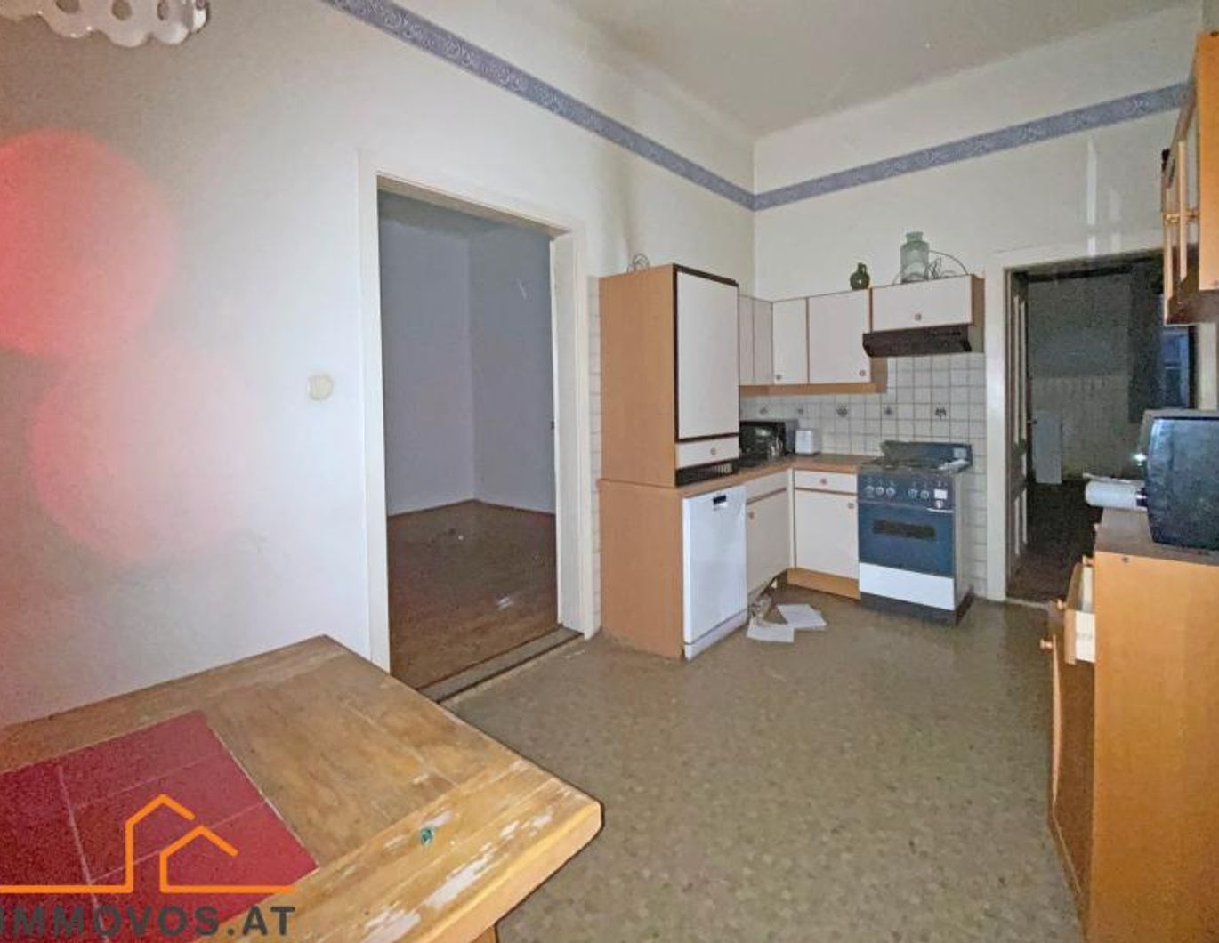 ALTBAUWOHNUNG sanierungsbedürftig