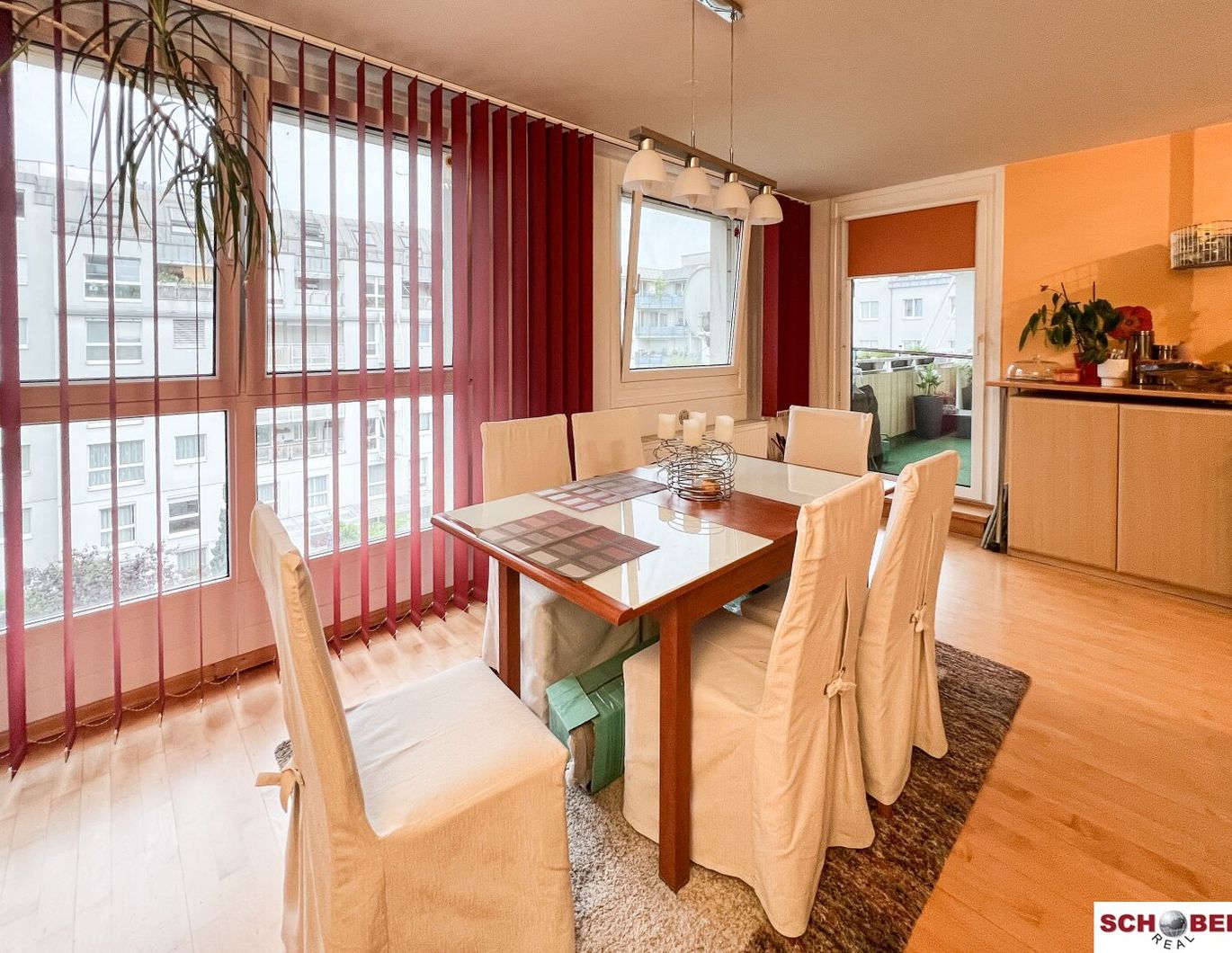 Modernes Wohnen im 4. Liftstock mit großer Loggia