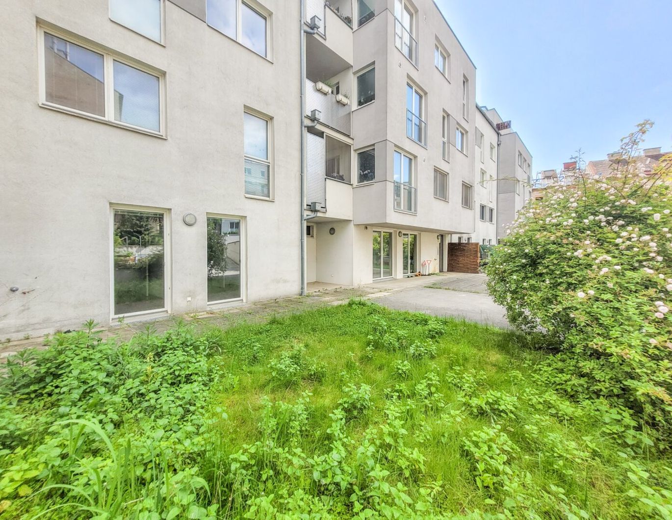 PROVISIONSFREI VOM EIGENTÜMER! EIGENGARTEN! 3-ZIMMER WOHNUNG MIT TERRASSE, GARTEN UND LOGGA NÄHE BAHNHOF PENZING!