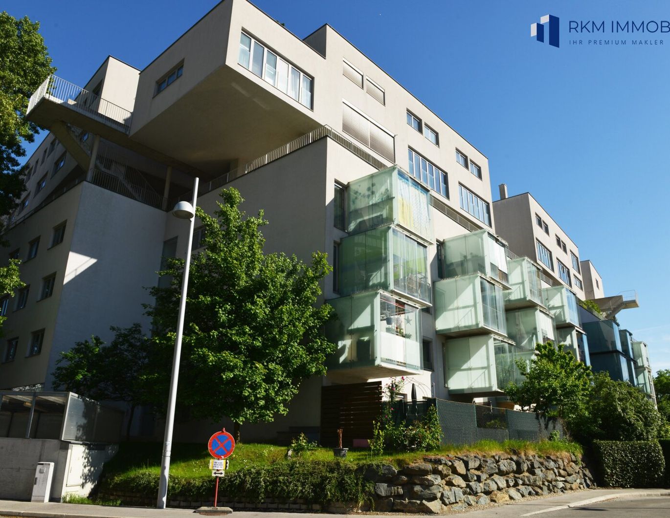 Neuwertige 64m² Wohnung mit Loggia, Garage & modernem Wohnkomfort in 1100 Wien!