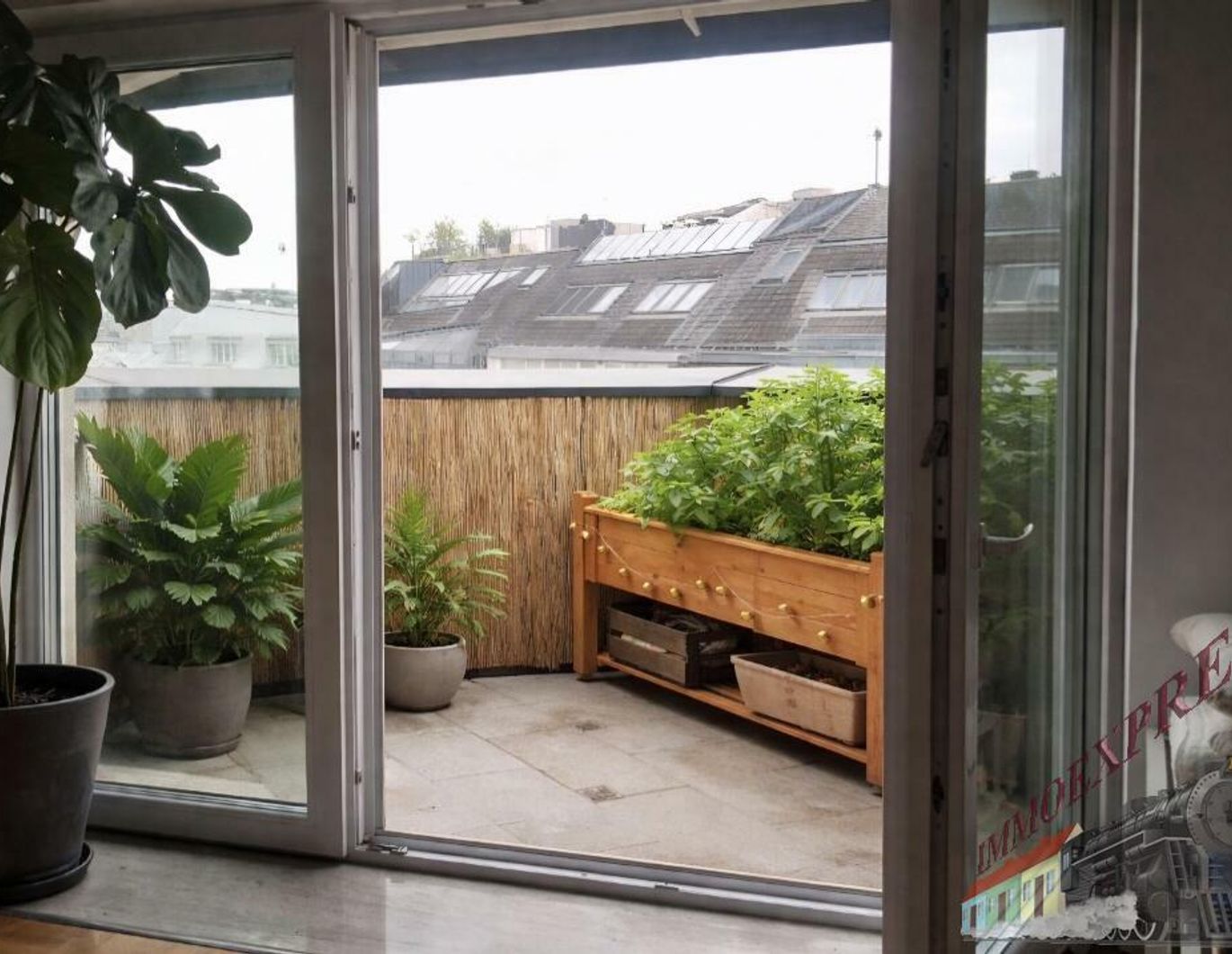 Dachtraum mit Balkon und Klimaanlage sucht langfristige/n Mieter/In