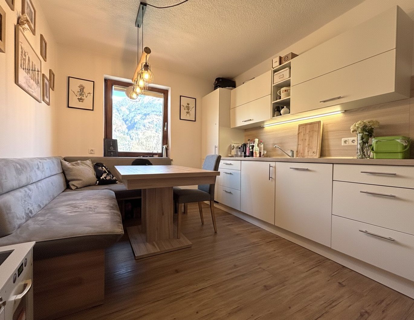 Helle 3 Zimmer Wohnung mit Balkon und Garage in ruhiger Lage in Fügen