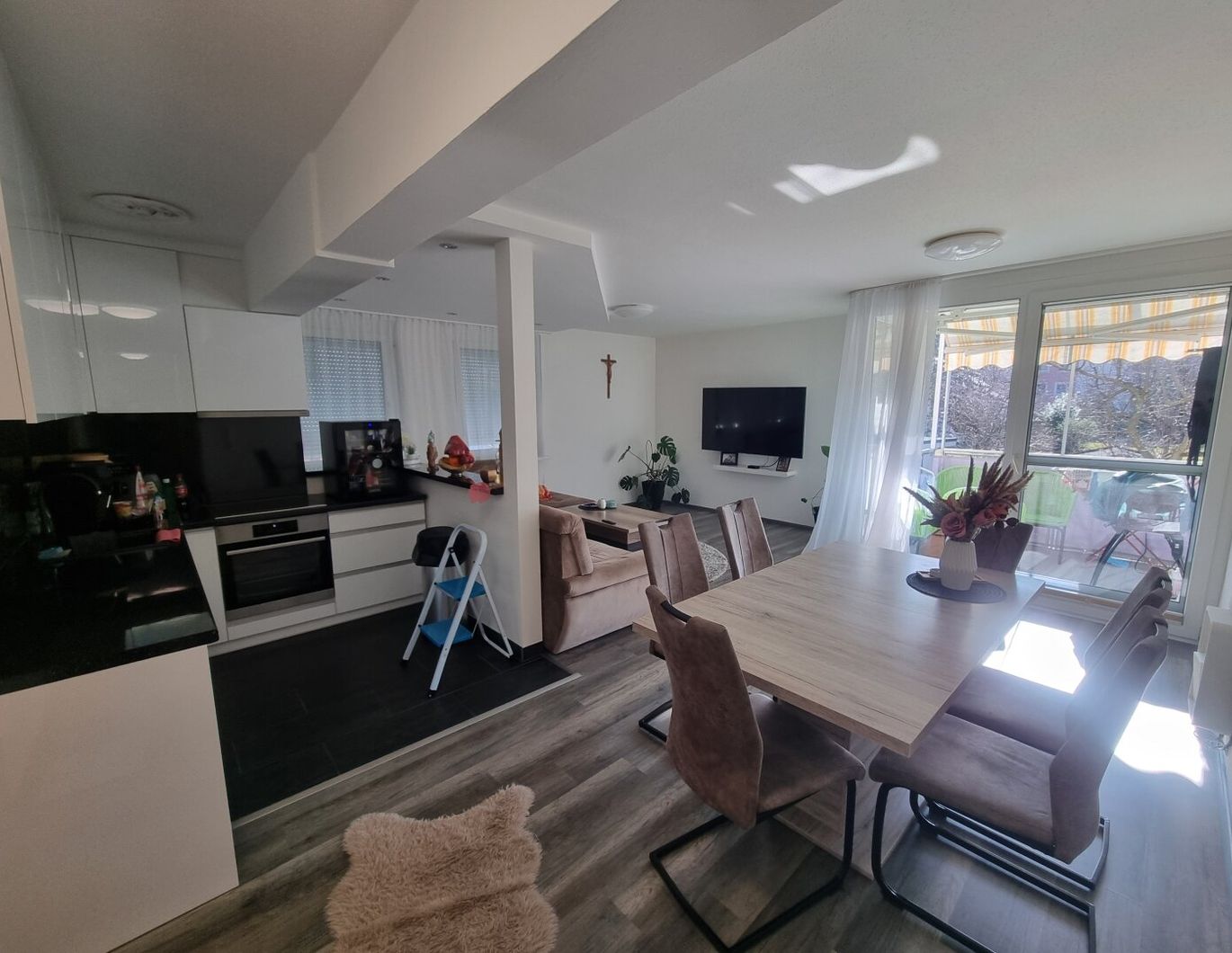 Wohlfühlwohnung ! Moderne ruhige 4 Zimmer-Wohnung in Bestlage !