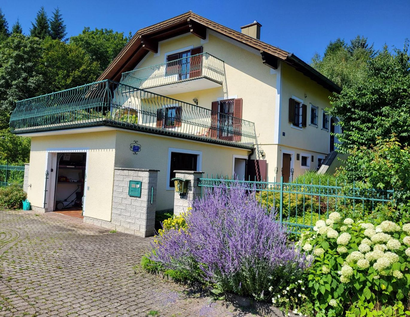 GEPFLEGTES EINFAMILIENHAUS IN ABSOLUTER RUHELAGE