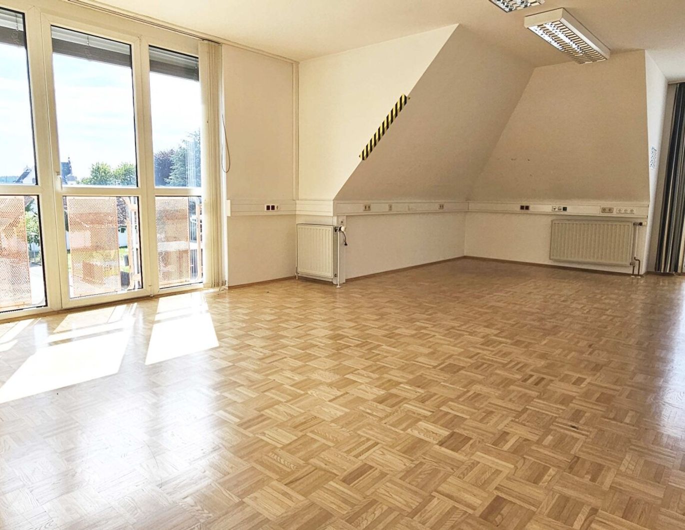 Zentral und doch ruhig gelegener Dachboden in Gleisdorf - Wohnen und/oder Büro mit Stadt- und Fernblick!