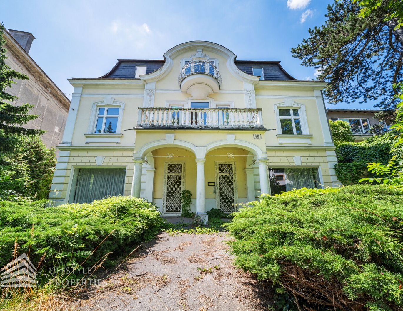 Historische Villa mit Studie für Ausbauprojekt in Grinzinger Bestlage