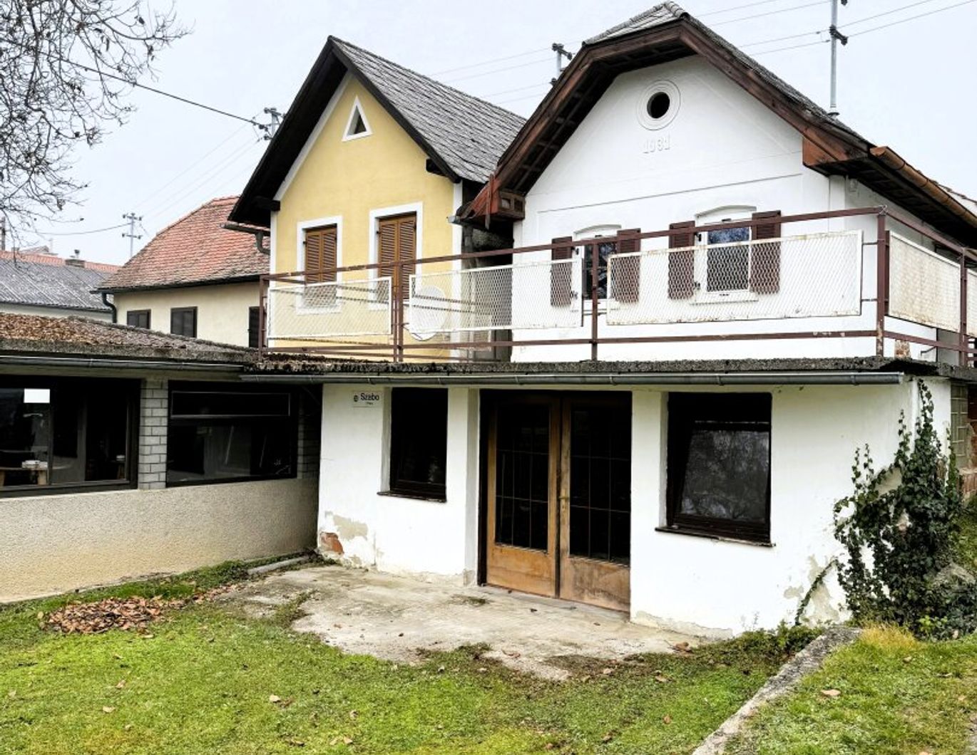 Sanierungsbedürftiger Weinkeller/Wohnhaus mit Weingarten