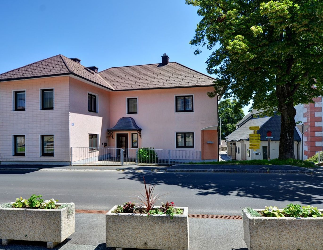 Zum Verkauf steht ein einladendes Einfamilienhaus