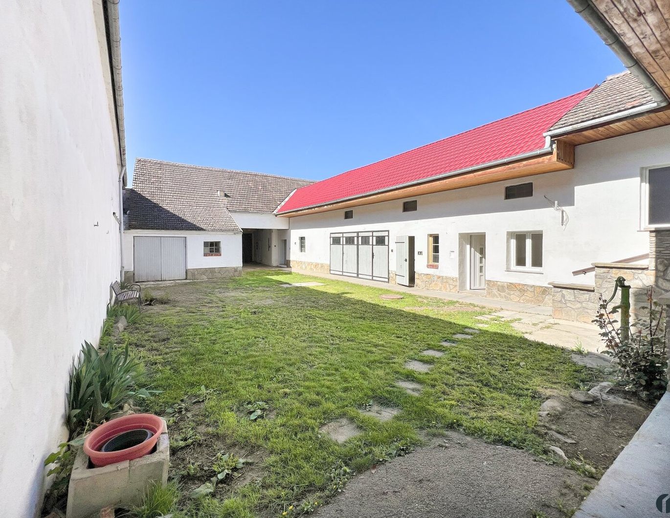 Bauernhaus mit Stadel und viel Grund