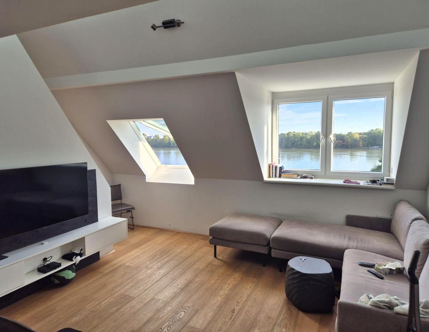 Exklusive Maisonette-Dachgeschosswohnung mit Donaublick // Exclusive duplex penthouse apartment with views of the Danube //