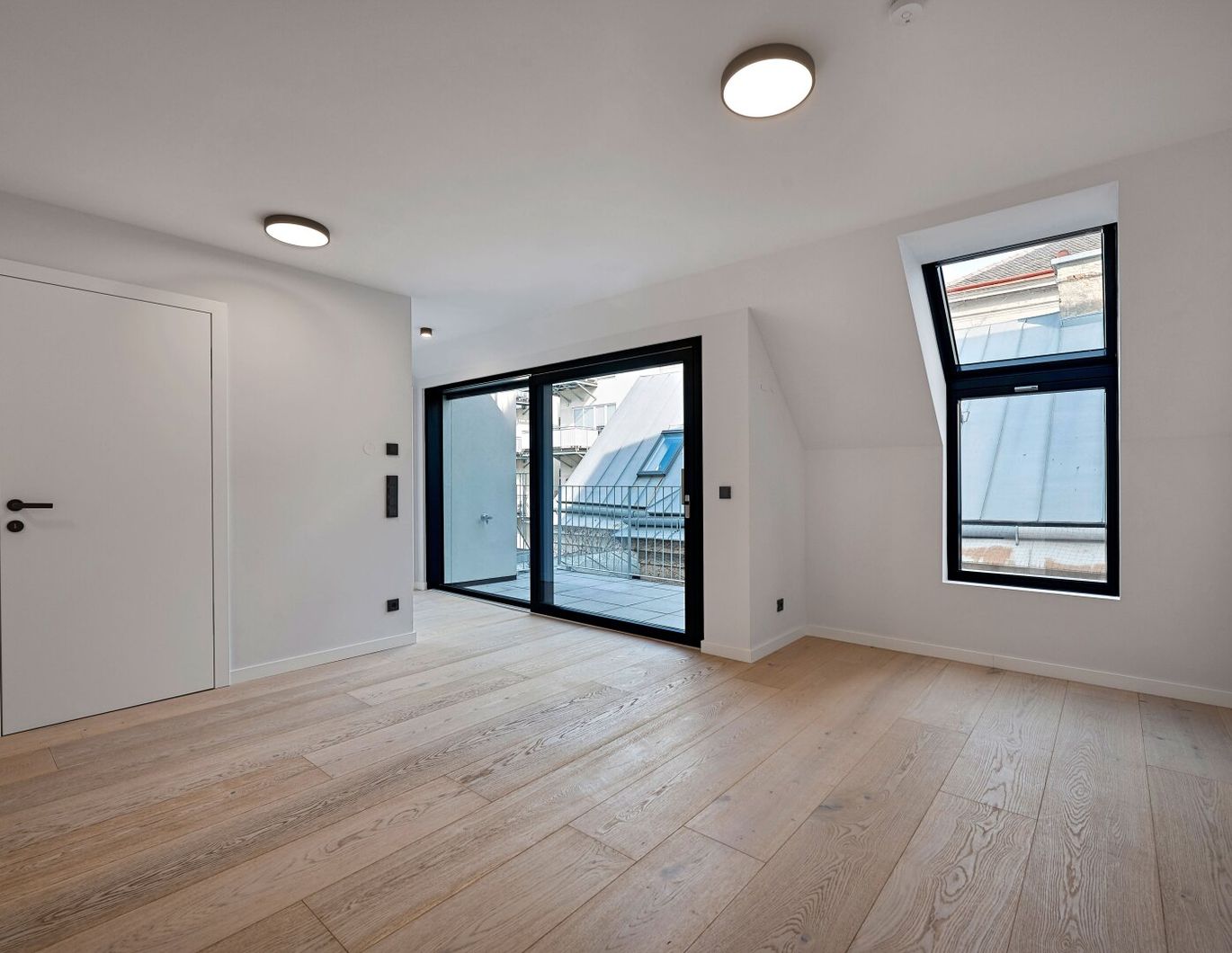 ERSTBEZUG mit TERRASSE! Komfortables Zwei-Zimmer-Dachgeschoß nächst Mittersteig und Margaretenplatz!